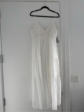 Chelsea28 White Crochet Bust Maxi Dress